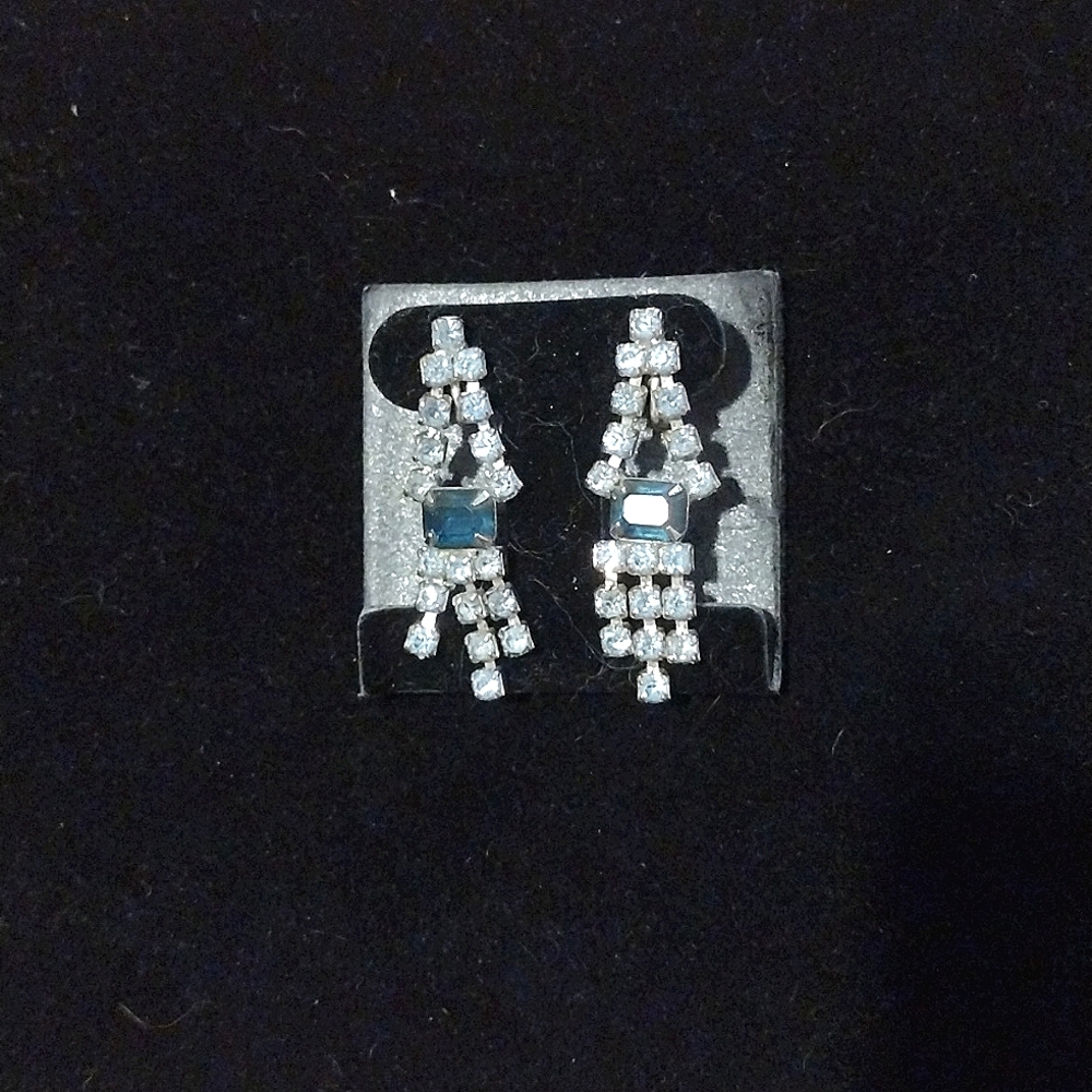 Vintage screw back rhinestone earrings